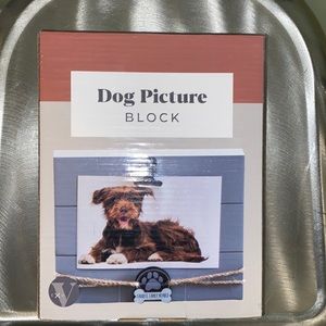 5/$25 Dog picture holder with clip “favorite family member” box never opened